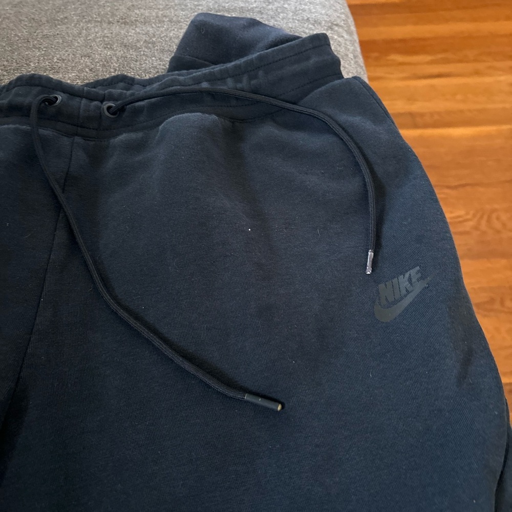 Nike Black Sweatpants Elastic Waist Tapered Fit